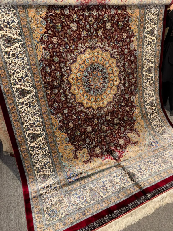 Persian Machine made Floral Carpet, Size 5’x7’