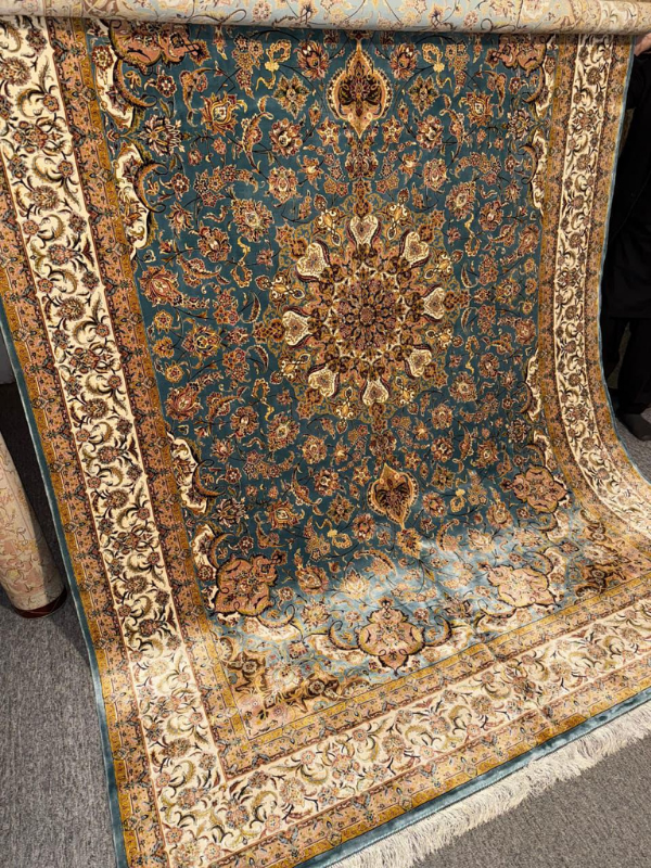 Persian Machine made Floral Carpet, Size 5’x7’