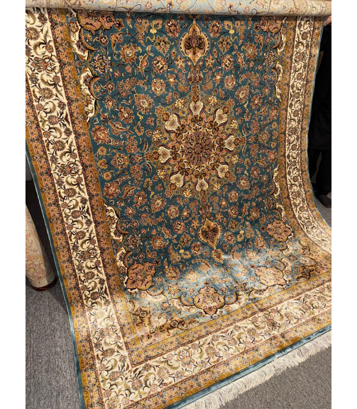 Persian Machine made Floral Carpet, Size 5’x7’